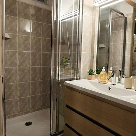 De L'aiguillier Apartment *